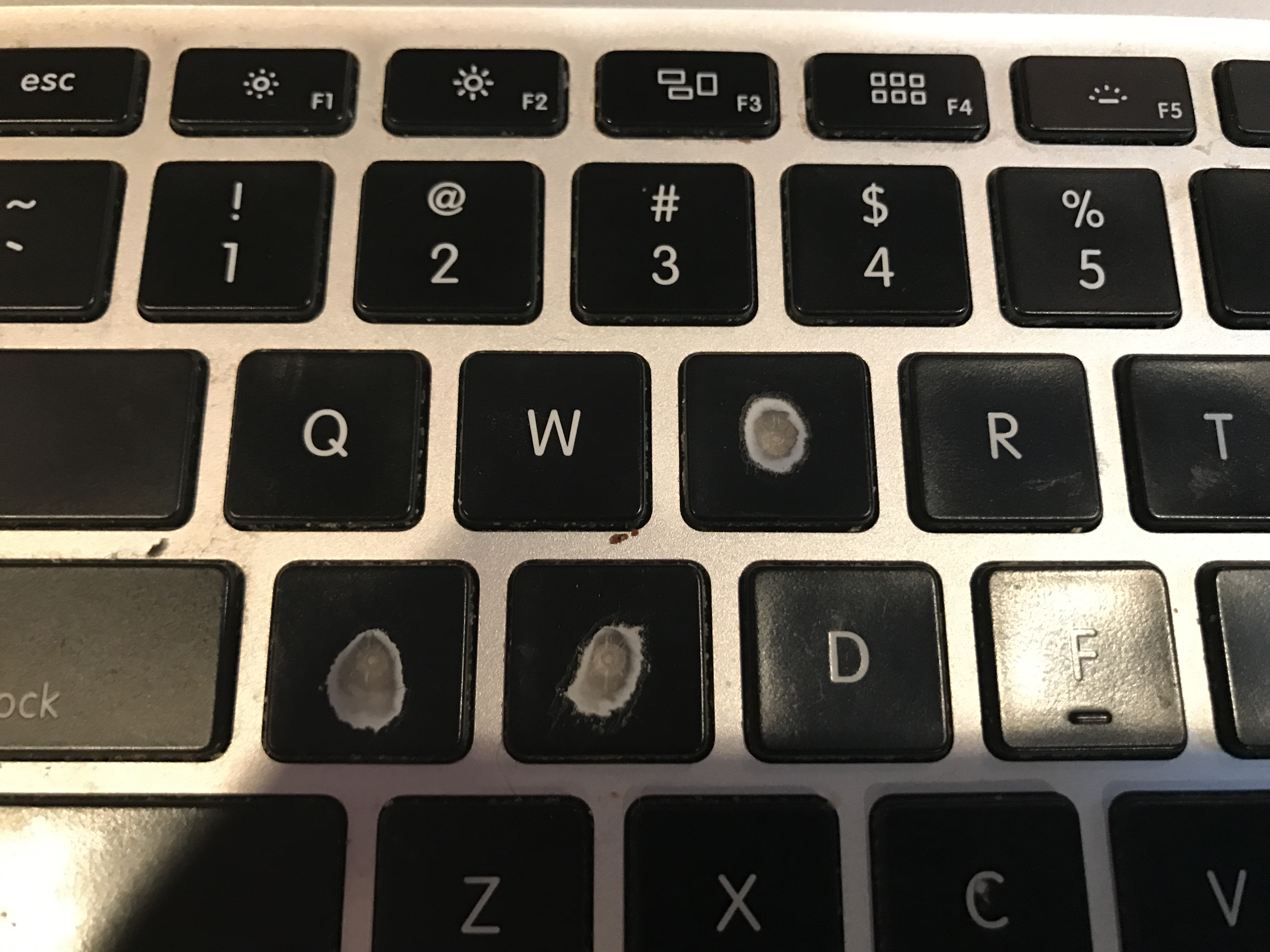 Example of Macbook with abundantly consumed keys